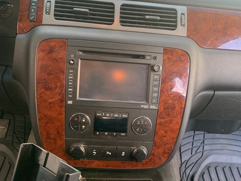 Used 2012 Chevrolet Suburban LT image 9