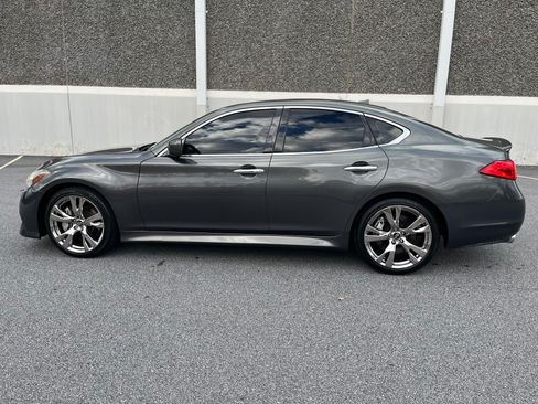 Used 2011 INFINITI M56 w/ Sport Pkg image 2