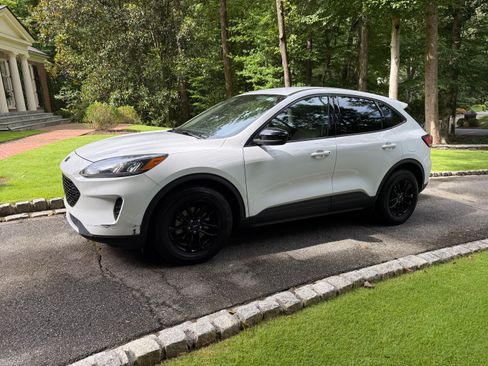 Used 2020 Ford Escape SE Sport FWD image 10
