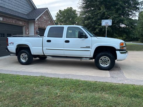Used 2006 GMC Sierra 2500 W/T w/ Skid Plate Package image 5