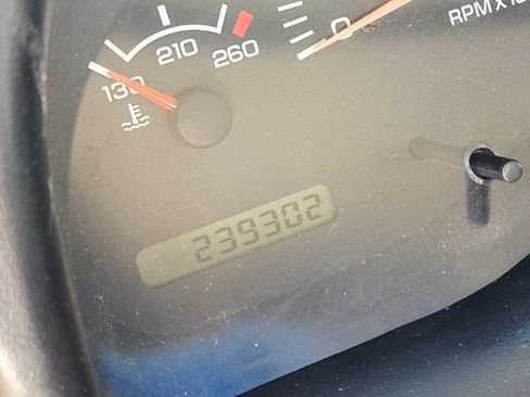 Used 1998 Dodge Ram 1500 Truck 2WD Club Cab image 10