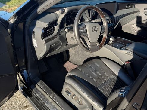 Used 2022 Lexus LS 500 w/ Interior Upgrade Package image 12