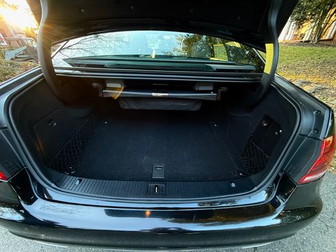 Used 2014 Mercedes-Benz E 350 4MATIC Sedan image 16