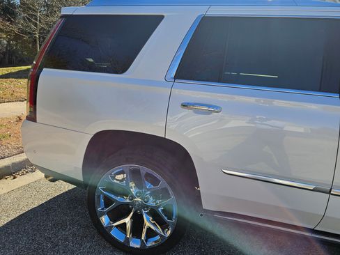 Used 2017 Cadillac Escalade Platinum image 12