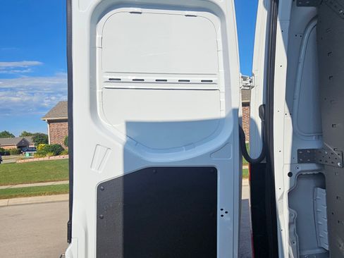 Used 2024 Mercedes-Benz Sprinter 2500 image 17