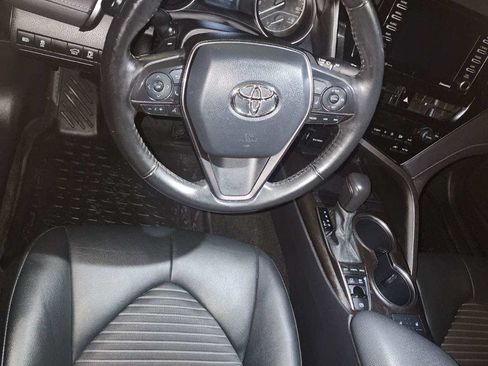 Used 2021 Toyota Camry SE w/ Cold Weather Package image 5