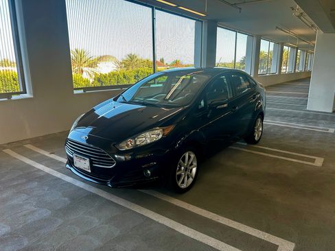 Used 2016 Ford Fiesta SE w/ Equipment Group 201A FWD image 2
