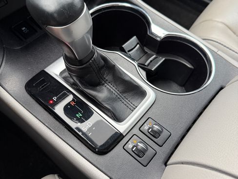 Used 2018 Toyota Highlander XLE image 22