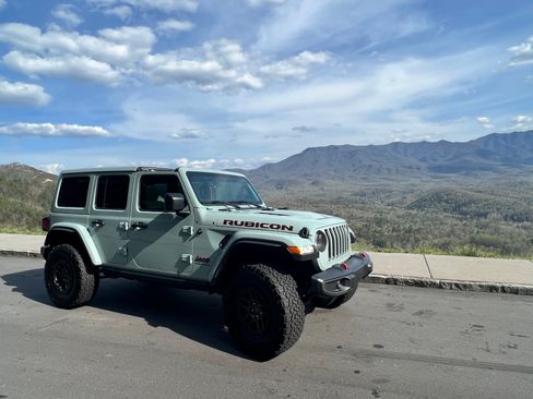 Used 2023 Jeep Wrangler Unlimited Rubicon w/ Xtreme 35 Tire Package image 10