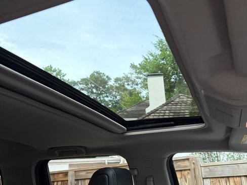 Used 2024 Nissan Frontier SL w/ Technology Package RWD image 18