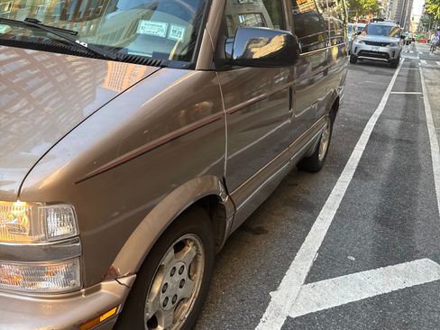 Used 2004 Chevrolet Astro Passenger AWD w/ LS Preferred Equipment Group image 8