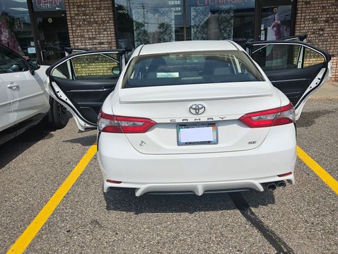 Used 2018 Toyota Camry SE FWD image 12