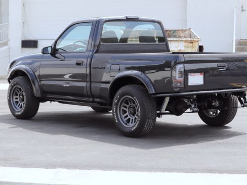 Used 2001 Toyota Tacoma 2WD Regular Cab image 2