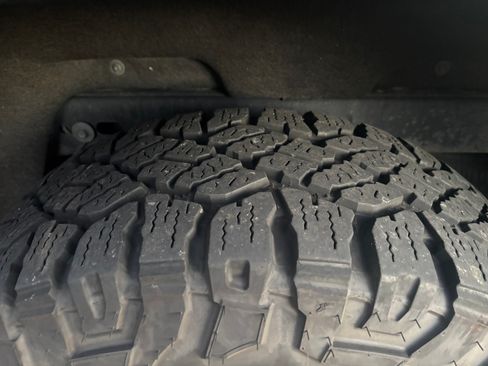 Used 2018 Chevrolet Colorado Z71 w/ Z71 Midnight Edition image 12