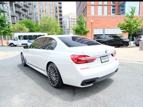 Used 2019 BMW 750i w/ Executive Package RWD image 11