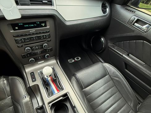 Used 2013 Ford Mustang GT Premium w/ Comfort Pkg RWD image 9