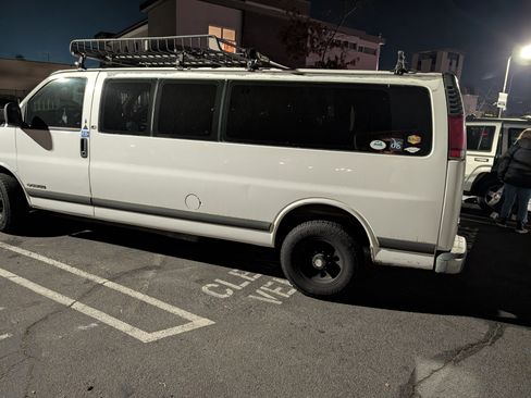 Used 1999 Chevrolet Express 3500 Extended Passenger w/ Preferred Equipment Group image 6