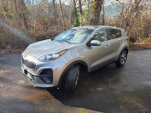 Used 2020 Kia Sportage LX image 2