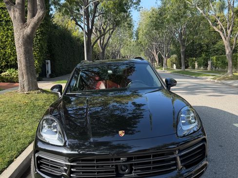 Used 2019 Porsche Cayenne image 2