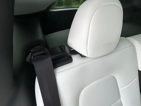 Used 2024 Tesla Model Y Performance AWD/4WD image 13