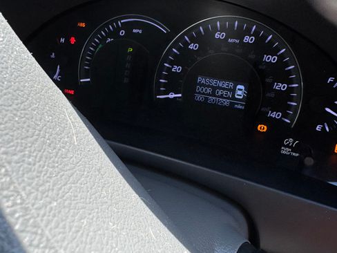 Used 2011 Toyota Camry Hybrid image 10