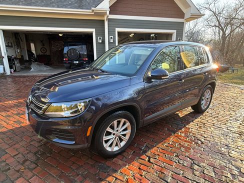 Used 2014 Volkswagen Tiguan SE image 12