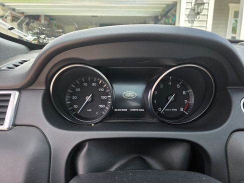 Used 2016 Land Rover Discovery Sport HSE Luxury image 15