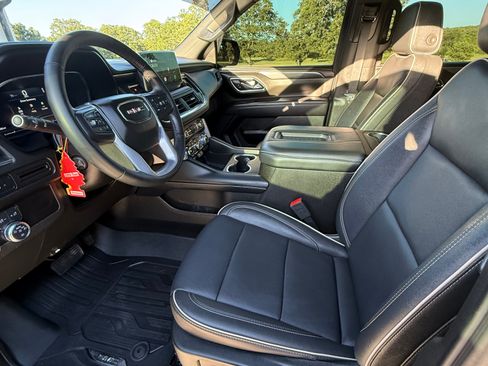 Used 2024 GMC Yukon SLT w/ SLT Luxury Package RWD image 15