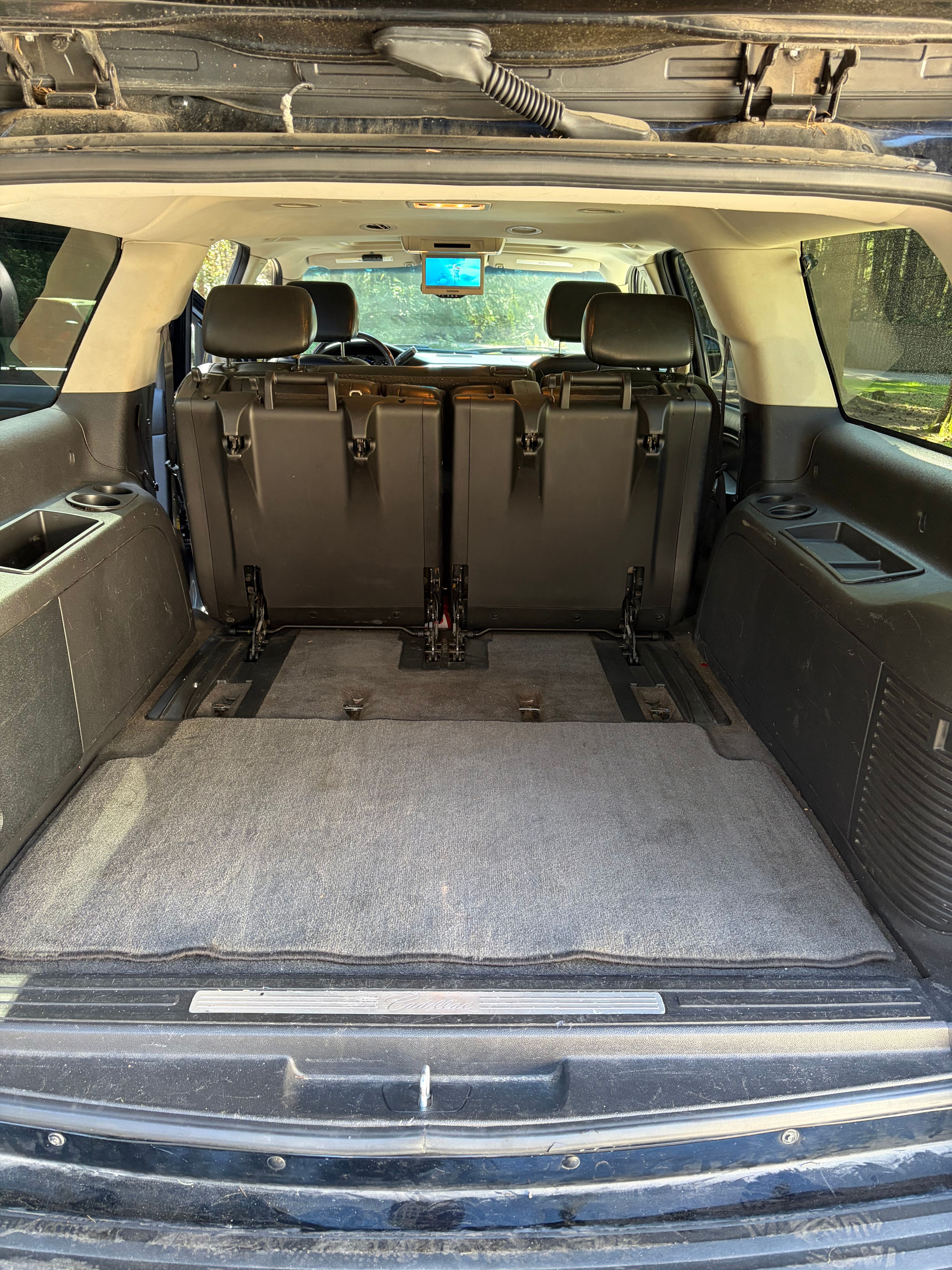 Used 2007 Cadillac Escalade ESV AWD w/ Climate Package image 3