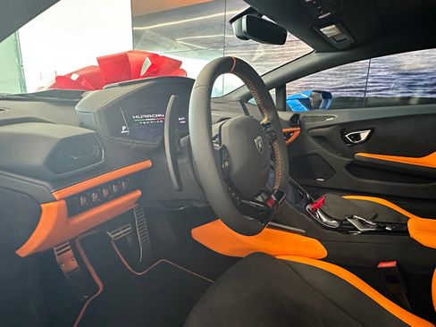 Used 2023 Lamborghini Huracan Tecnica image 9