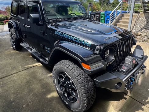 Used 2021 Jeep Wrangler Unlimited Rubicon 4xe w/ Cold Weather Group AWD/4WD image 2
