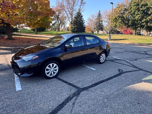 Used 2017 Toyota Corolla LE image 1