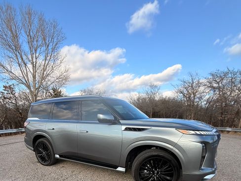 Used 2025 INFINITI QX80 Sensory image 5