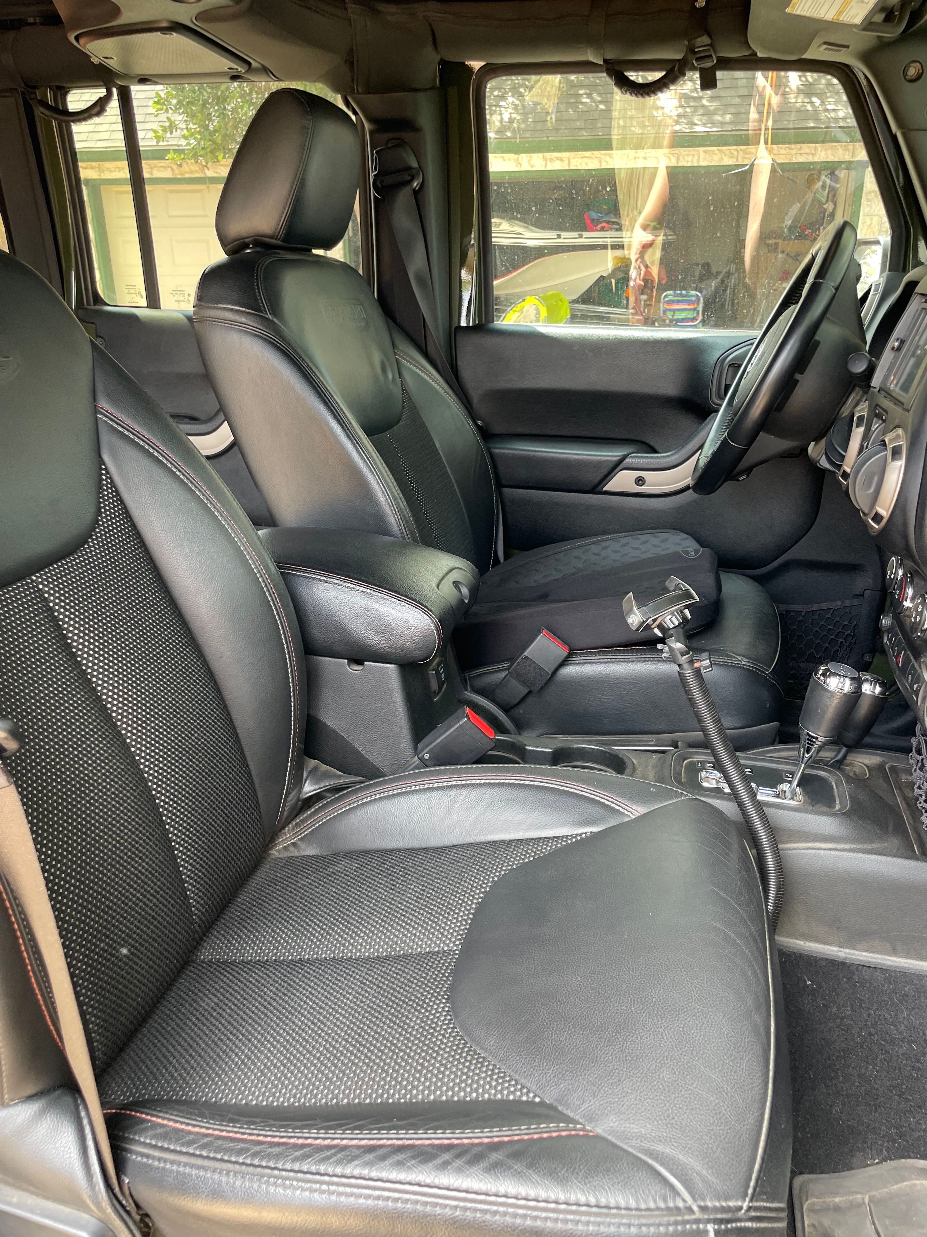 Used 2016 Jeep Wrangler Unlimited Sahara AWD/4WD image 17