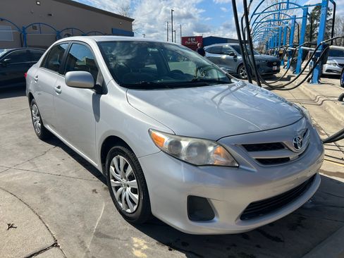 Used 2012 Toyota Corolla LE image 1