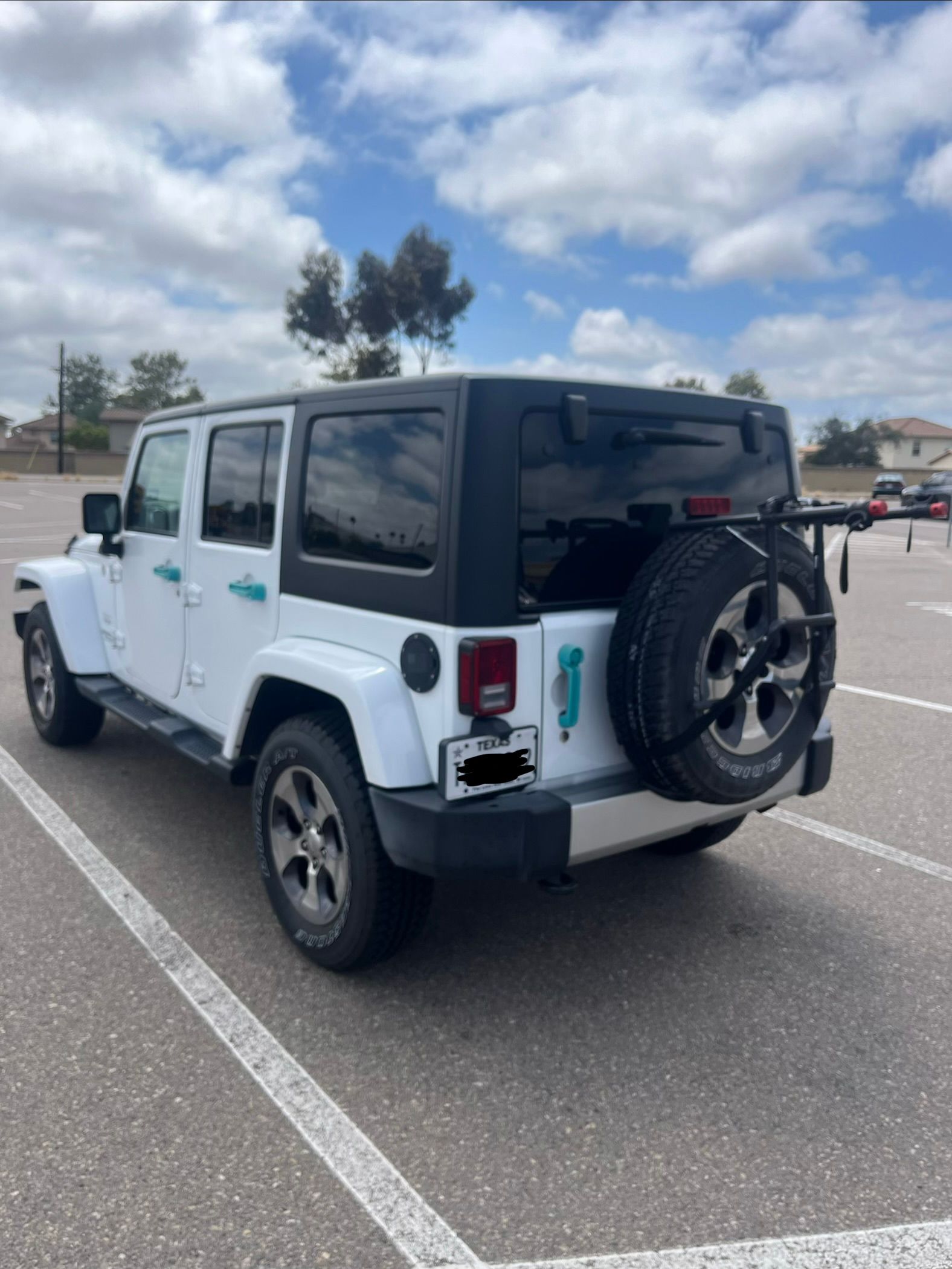 Used 2017 Jeep Wrangler Unlimited Sahara w/ Connectivity Group AWD/4WD image 9