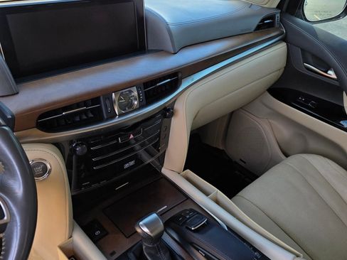 Used 2017 Lexus LX 570 4WD image 27