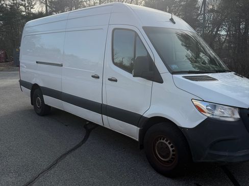 Used 2022 Mercedes-Benz Sprinter 2500 image 4