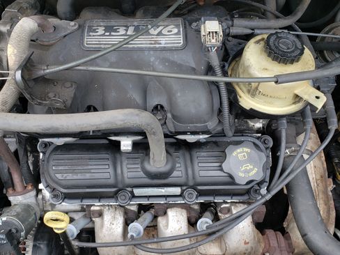 Used 2005 Chrysler Town & Country image 8