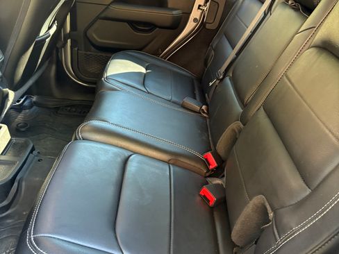 Used 2021 Jeep Wrangler Unlimited Sahara image 5