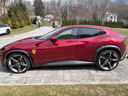 Used 2025 Ferrari Purosangue image 1