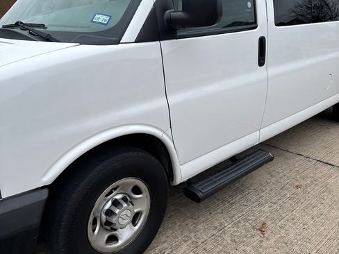 Used 2018 Chevrolet Express 3500 LS image 6