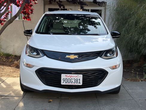 Used 2020 Chevrolet Bolt LT FWD image 2