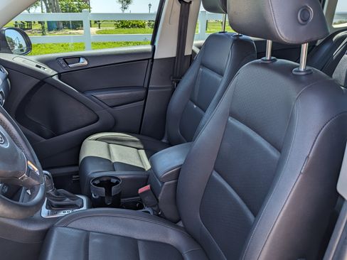 Used 2016 Volkswagen Tiguan S image 10