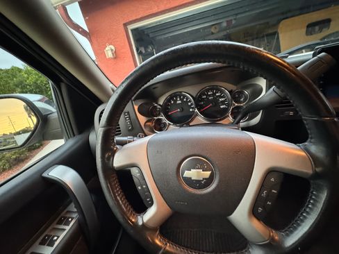 Used 2010 Chevrolet Silverado 1500 LT w/ Texas Edition RWD image 11