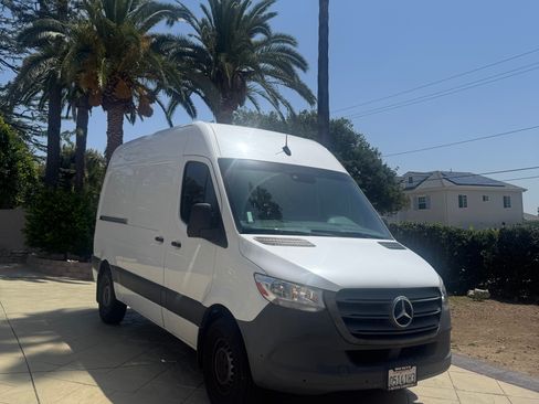 Used 2021 Mercedes-Benz Sprinter 2500 image 1