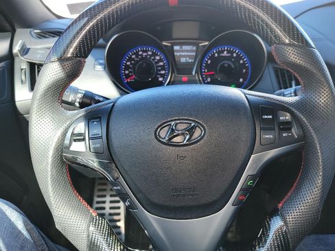 Used 2013 Hyundai Genesis 3.8 image 12