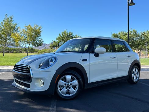 Used 2020 MINI Cooper 4-Door Hardtop FWD image 6