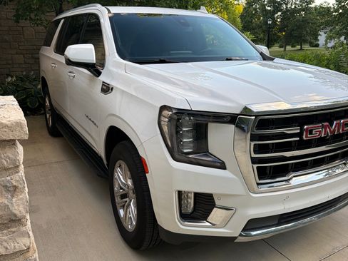 Used 2022 GMC Yukon XL SLT w/ SLT Premium Package AWD/4WD image 9