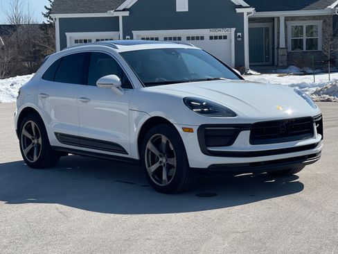 Used 2023 Porsche Macan Turbo image 4
